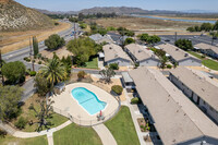 Lake Elsinore Village in Lake Elsinore, CA - Foto de edificio - Building Photo