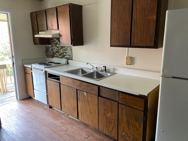 property at 404 E Brookwood Dr