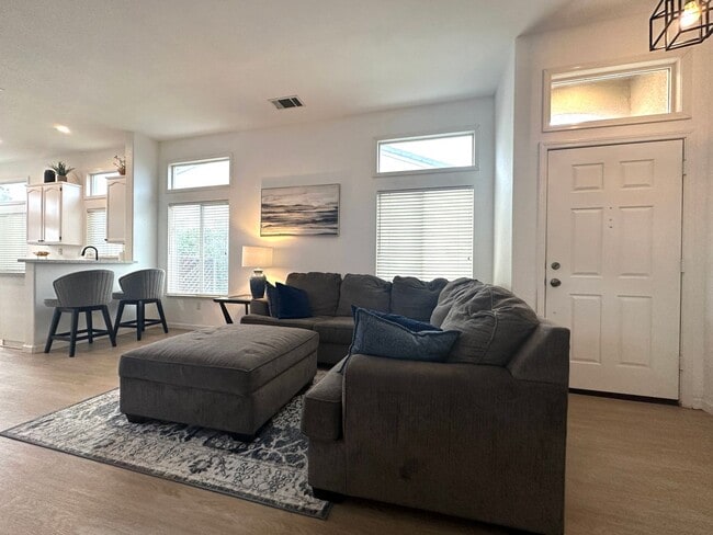 308 Upton Pyne Dr in Brentwood, CA - Building Photo - Building Photo