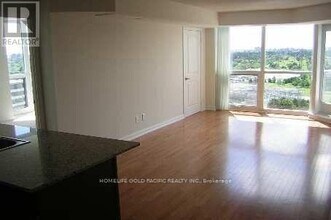 5793 Yonge St in Toronto, ON - Building Photo - Building Photo