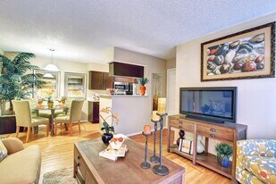 2015 Cedar Bend Dr, Unit 0329 in Austin, TX - Building Photo