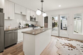1964 S Point View St in Los Angeles, CA - Building Photo - Building Photo