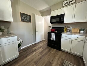 1321 Shultz St in Waterloo, IA - Building Photo - Building Photo