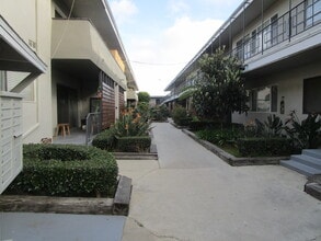 Venice Dreams in Inglewood, CA - Building Photo - Building Photo