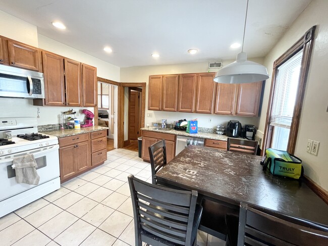 18 Romsey St, Unit 2