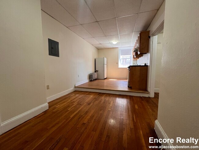 77 Chiswick Rd, Unit 2 in Boston, MA - Building Photo - Building Photo