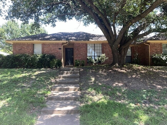 property at 818 Summit Dr