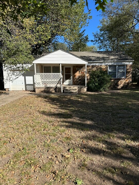 409 W Johnson St in Norman, OK - Building Photo