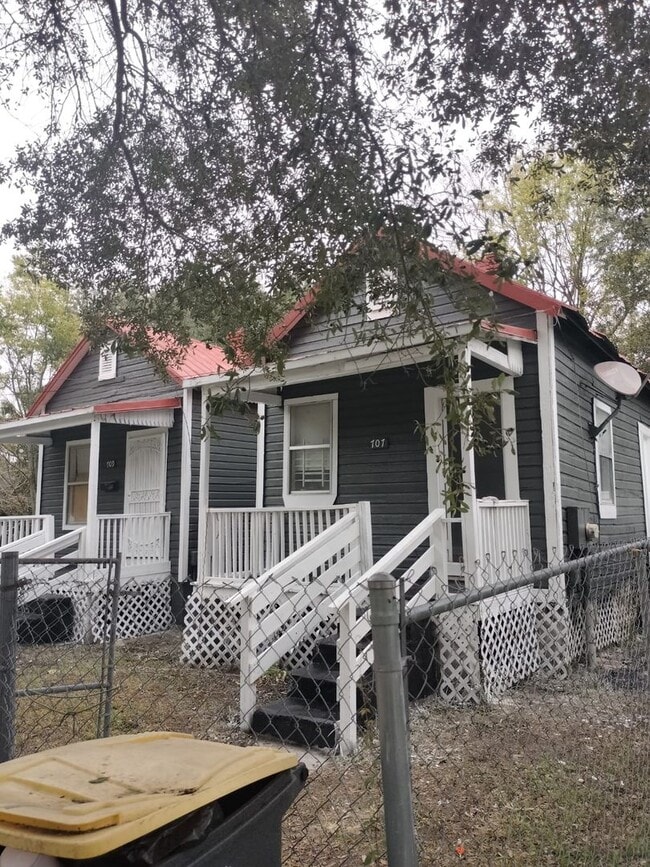 property at 709 Franklin St