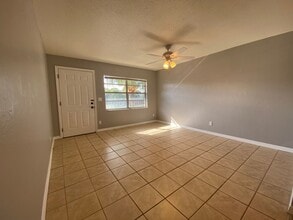 1351 S Ridgewood Ave in Daytona Beach, FL - Building Photo - Building Photo