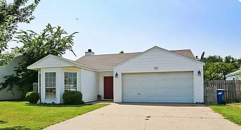 1207 Lo Mar St in Bentonville, AR - Building Photo