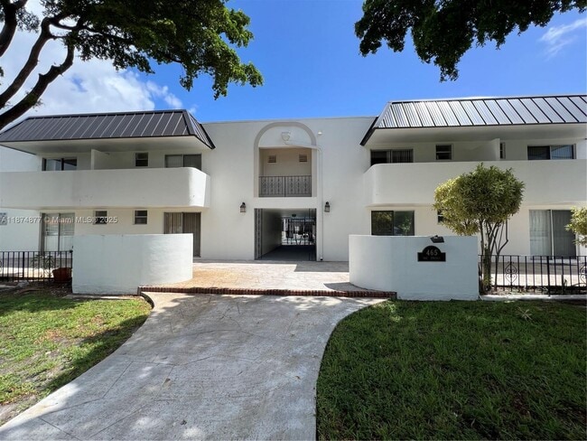 465 S Royal Poinciana Blvd in Miami Springs, FL - Building Photo - Building Photo