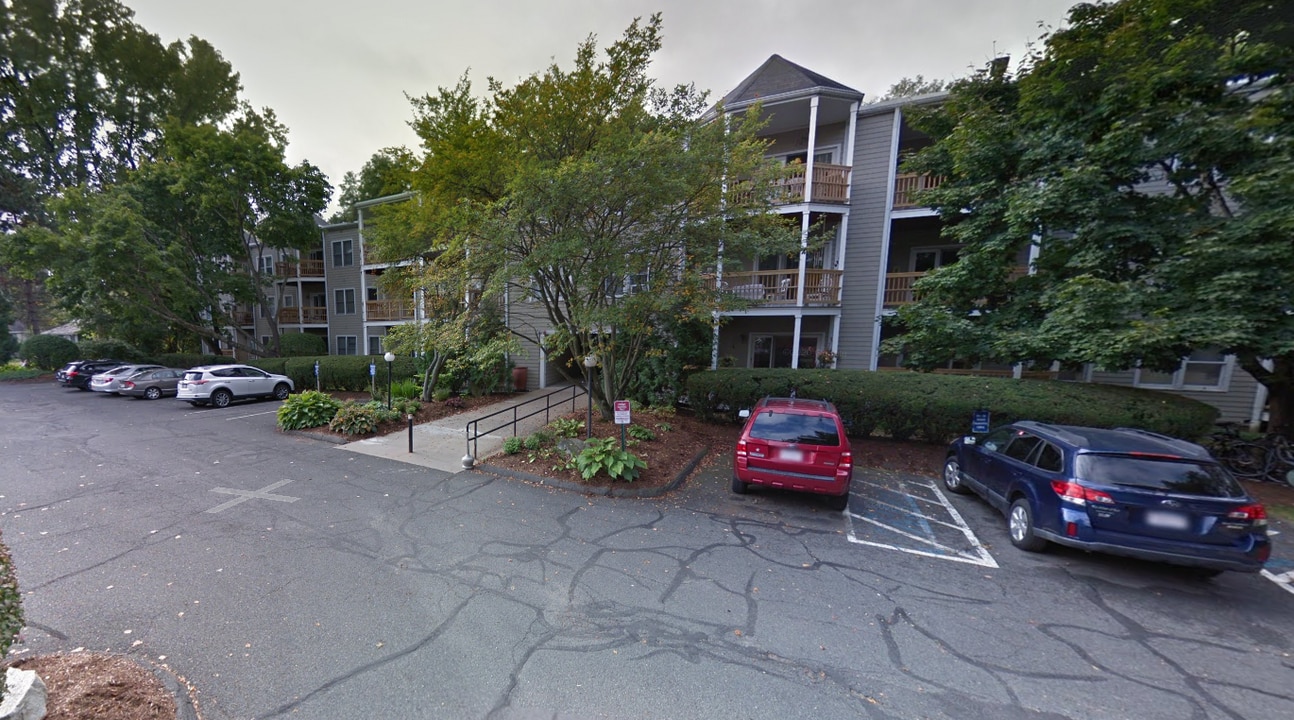 23 Randolph Pl, Unit 202 in Northampton, MA - Building Photo