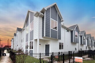 1570 W Tidwell Rd in Houston, TX - Building Photo - Building Photo