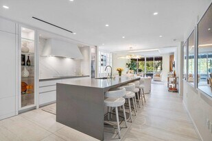 200 SE Mizner Blvd, Unit 308 in Boca Raton, FL - Building Photo