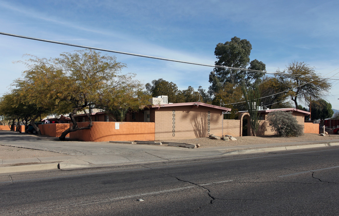 184-210 W Prince Rd in Tucson, AZ - Building Photo