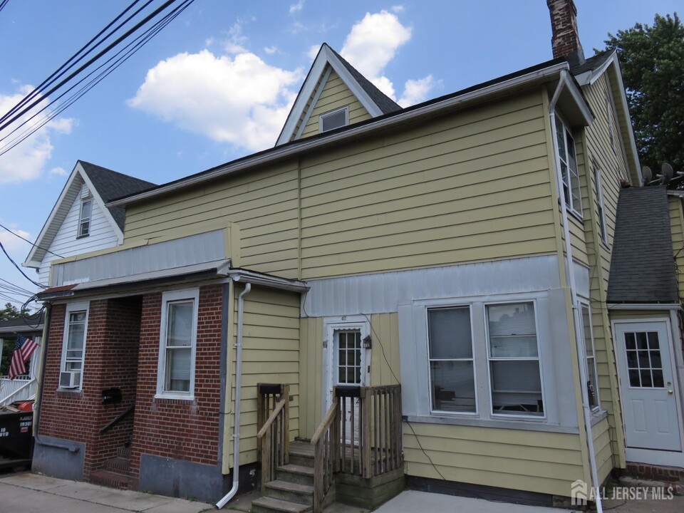 417 Henry St in South Amboy, NJ - Building Photo
