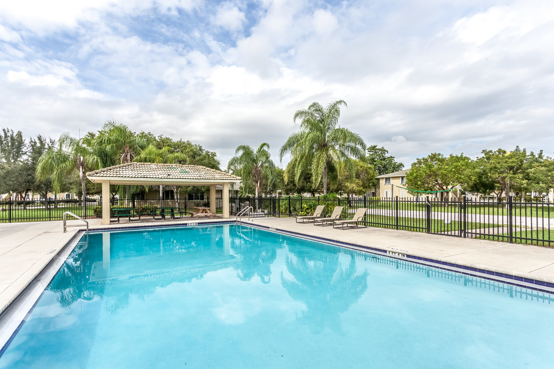 Hidden Grove Apartments in Homestead, FL - Building Photo