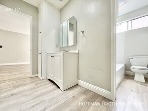 5452 Sierra Vista Ave, Unit 306 in Los Angeles, CA - Building Photo - Building Photo