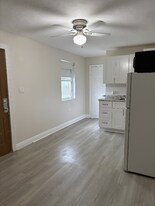 585 NW 117th St in Miami, FL - Building Photo