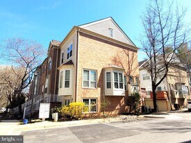 6012 Ricketts Walk in Alexandria, VA - Building Photo