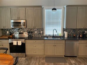 8470 Hearn Rd in Palmetto, GA - Building Photo - Building Photo