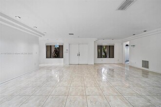 20525 Highland Lakes Blvd in Miami, FL - Building Photo - Building Photo