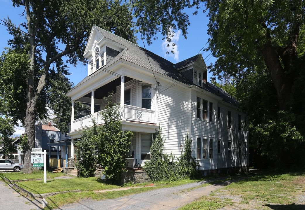 1557 State St in Schenectady, NY - Building Photo