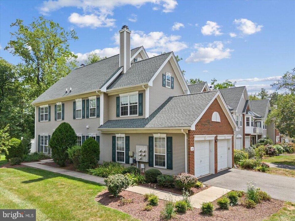 614 Bollen Ct in Pennington, NJ - Building Photo