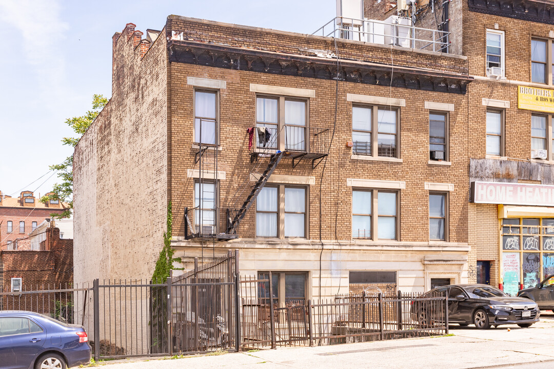 1573 Bushwick Ave in Brooklyn, NY - Building Photo