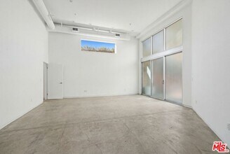 2100 Abbot Kinney Blvd in Los Angeles, CA - Building Photo - Building Photo