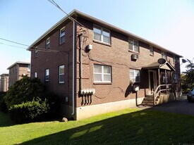 17 Mead St in New Britain, CT - Building Photo