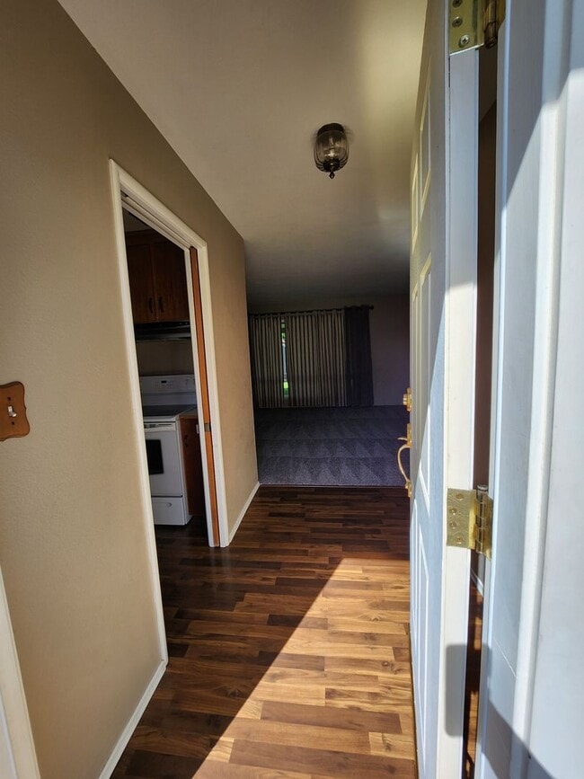 2205 Monticello Ave in Modesto, CA - Building Photo - Building Photo