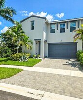 5300 Thatcher Ct in Westlake, FL - Building Photo