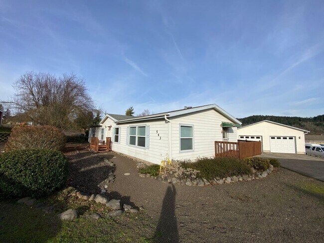 543 Cochran Ln in White Salmon, WA - Building Photo - Building Photo