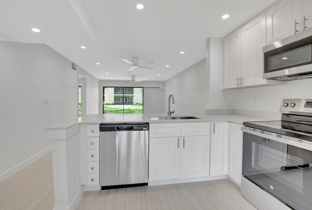 3939 NE 5th Ave in Boca Raton, FL - Building Photo