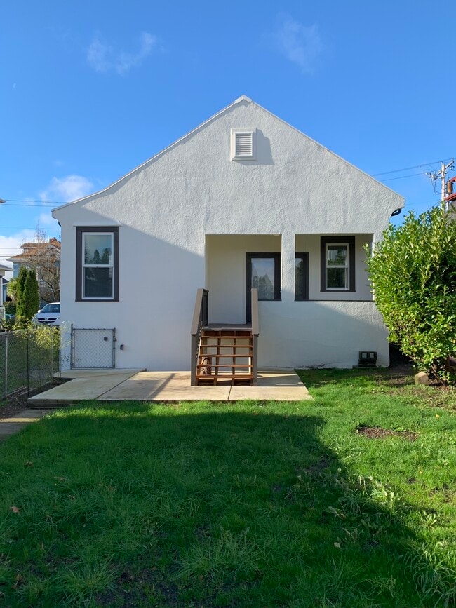 626 Highland Ave in Bremerton, WA - Building Photo - Building Photo
