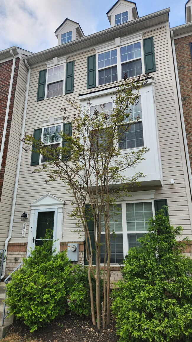9555 Weshurst Ln in Upper Marlboro, MD - Building Photo - Building Photo