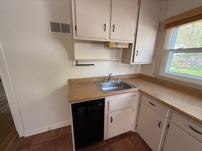 property at 1914 Boyd Ave