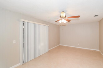 2532 White Horse Rd W in Jacksonville, FL - Foto de edificio - Building Photo