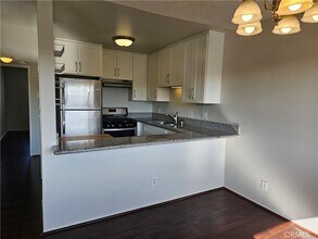 451 W Wilson Ave, Unit 6 in Glendale, CA - Building Photo - Building Photo