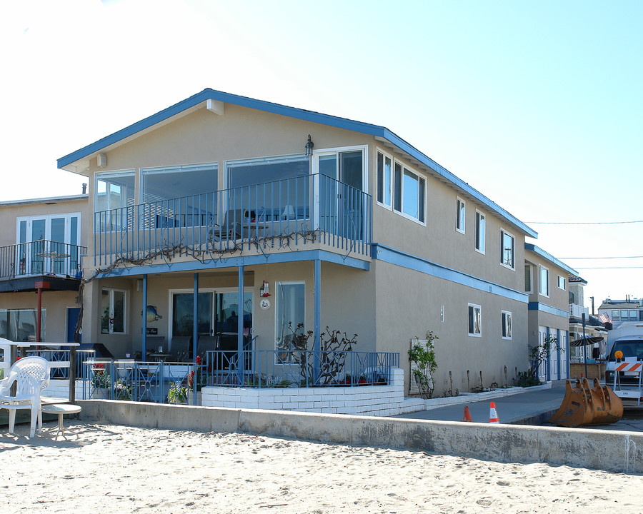 301 Edgewater Ave in Newport Beach, CA - Foto de edificio