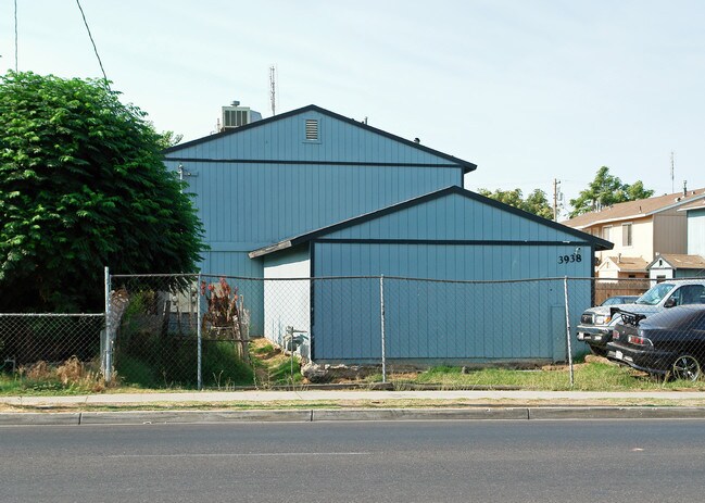 3928-3938 E Olive Ave in Fresno, CA - Building Photo - Building Photo