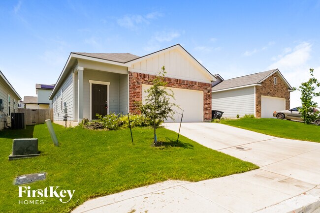 13509 Sunrise Mdw in Saint Hedwig, TX - Building Photo - Building Photo