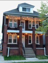 2428 Casmere St, Unit Apartment 1 in Hamtramck, MI - Building Photo