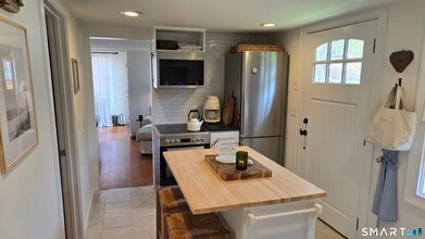 5 Rowland Pl in Westport, CT - Building Photo - Building Photo
