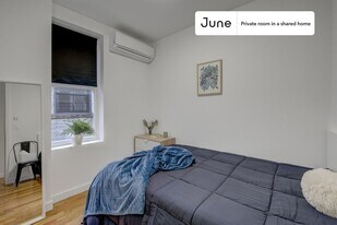 Room in Shared 4.0 bed/1.5 bath home in Queens, NY - Building Photo