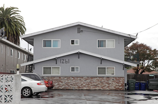 1261 Pacific Ave in San Leandro, CA - Foto de edificio - Building Photo