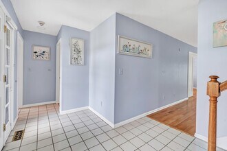104 Hickory Woods Ln in Stratford, CT - Building Photo - Building Photo