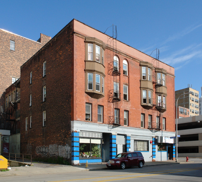 300 Ellicott St in Buffalo, NY - Building Photo - Building Photo